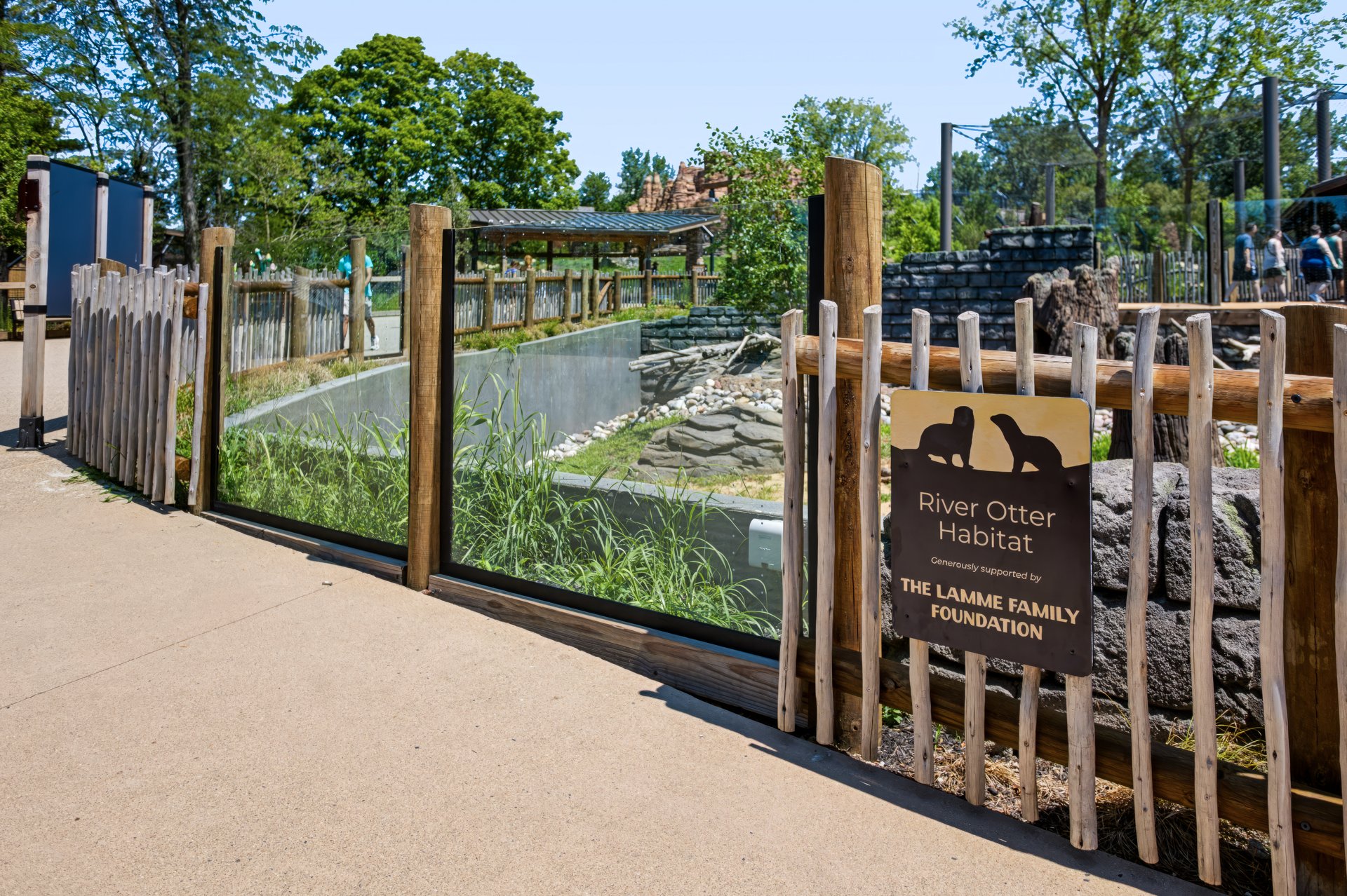 River Otter Habitat laminated zoo glass barrier, Columbus Zoo North America Trek River Otter Habitat sign and laminated zoo glass barrier wall, Columbus Zoo North America Trek